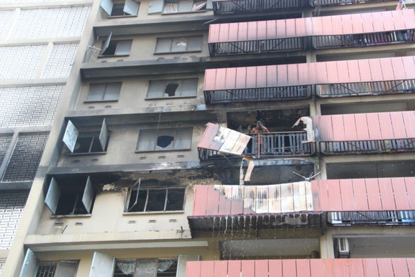 有关组屋4楼及5楼处4间单位被大火烧毁。