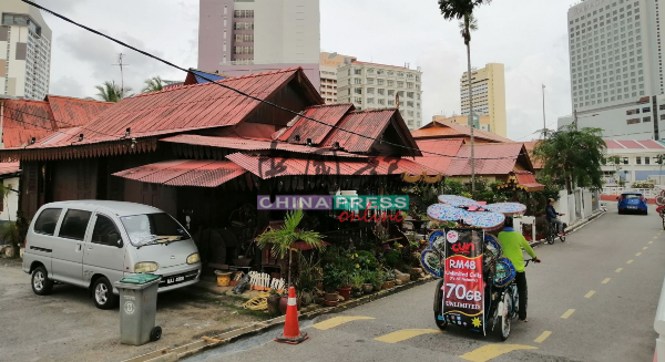 甘榜摩登的历史与建筑物，马来村庄的生活与点滴，不时吸引游客前来探索。