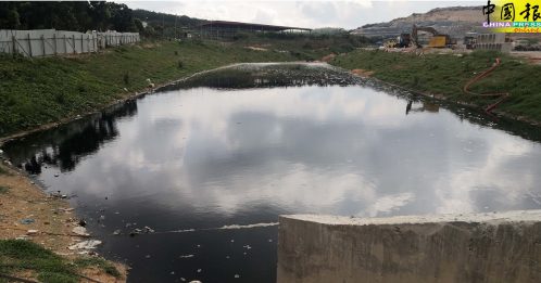 垃圾山  污水污染河  黑色发臭农民不敢灌溉
