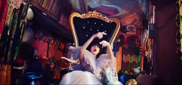 BLACKPINK新歌MV将神像画面删掉了。图/翻拍YouTube