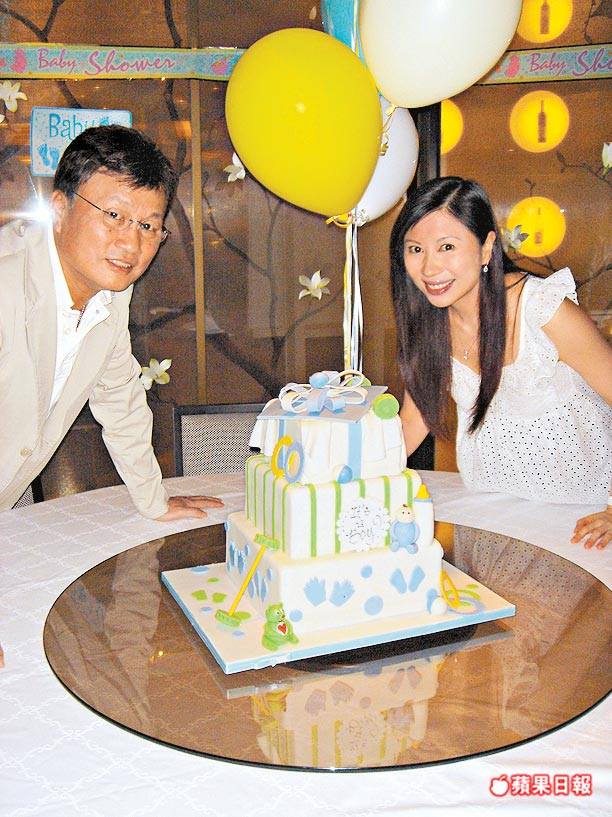 杨宝玲与第二任丈夫黄延年育有一子。
