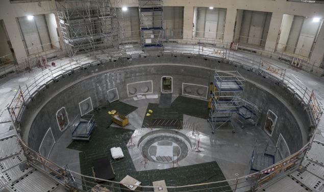 国际热核聚变实验堆核心装置“托卡马克”主要部件的尺寸和重量问题还未解决。（美联社）