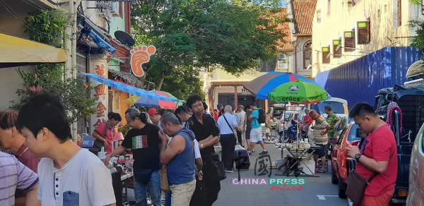 海山街跳蚤市场成立迄今逾20年，每周日上午迎来大批游客到访。（图片取自“MPKK Kubu”面子书）