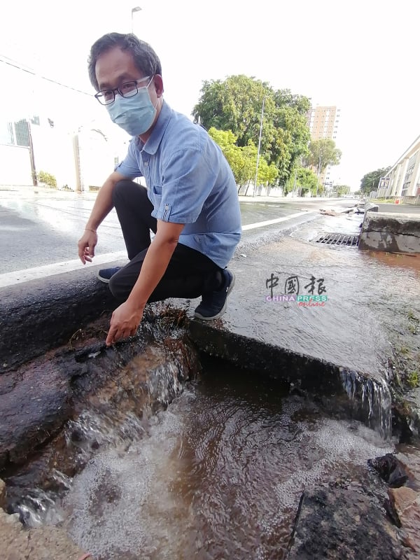 刘志良指着部分水源从地下涌出。