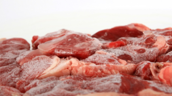 冷冻肉的保存期为12-24个月，冷藏肉的保存期为6-12个月。