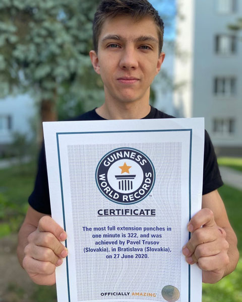 特鲁索夫获颁健力士世界纪录奖状。