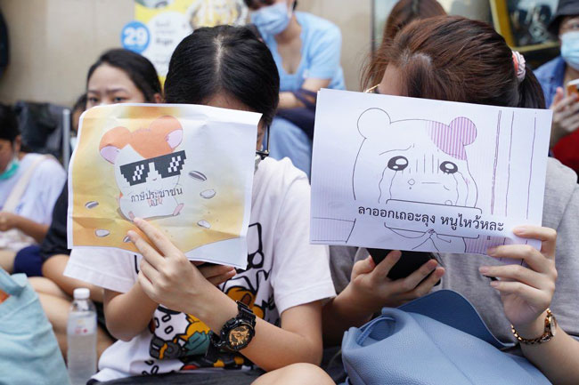 泰国年轻人近日以日本卡通人物“哈姆太郎”为示威主题。