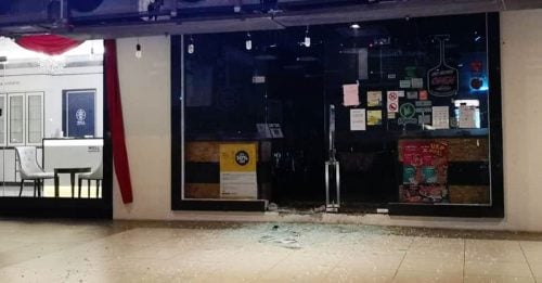 液化石油气桶爆炸 披萨店玻璃门震碎