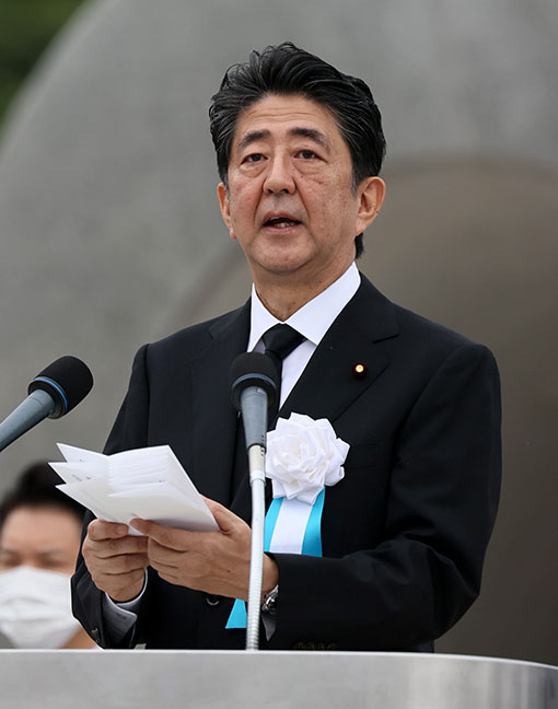 日本首相安倍晋三致词。（欧新社）
