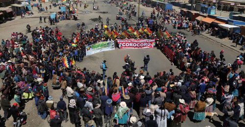 不满大选两度延期 玻利维亚示威瘫痪道路