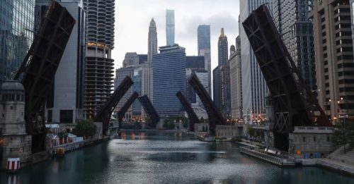 防骚乱再起 芝加哥掀桥梁 控制市区人流