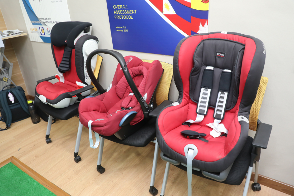 各类别的儿童安全座椅，适合不同组别的儿童使用。