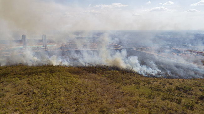 周五在马托格罗索州库亚巴市林火严重。（欧新社）
