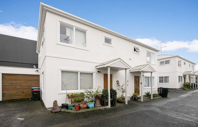 纽西兰少年莱昂购买了一栋51万美元的三居室连排别墅。