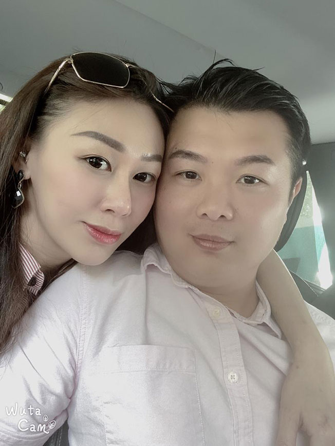 失踪者(左)和丈夫的合照。