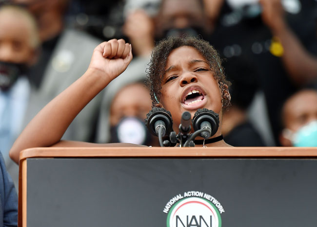 马丁路德金12岁的孙女约兰达向示威群众发表演说。（法新社）