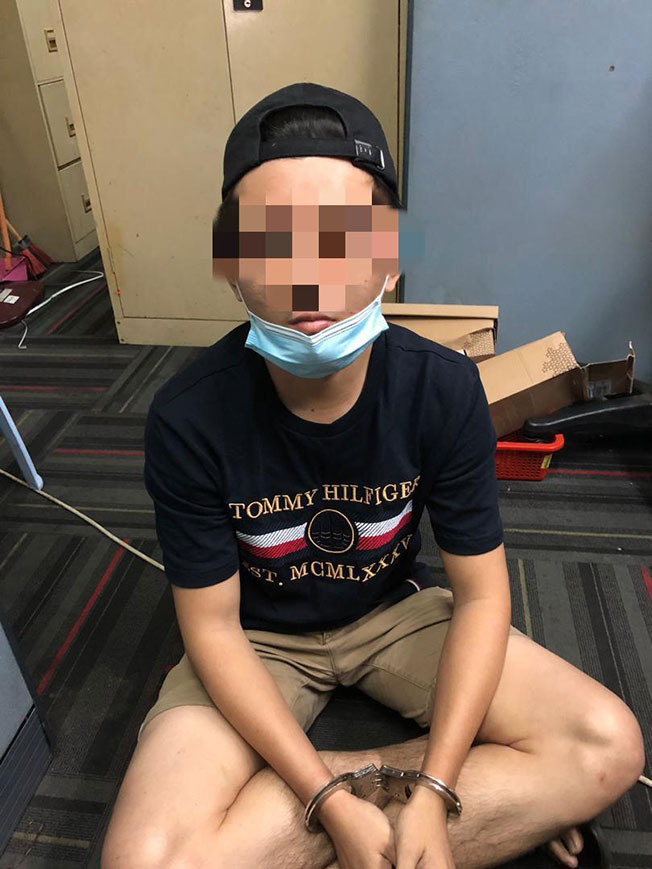 出卖前女友出浴视频的男子，被当事人揭发恶行及报警后，被警方逮捕。