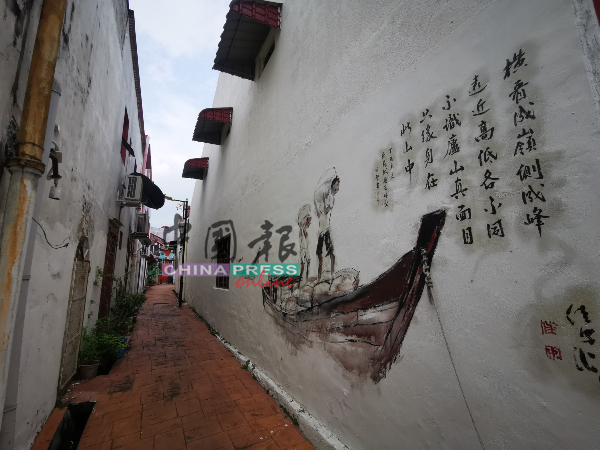 估俚街峰山宫的壁画是游客打卡点之一。