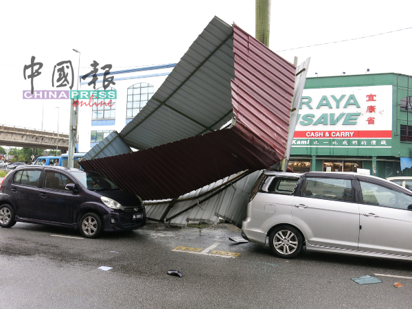 鋅板砸壞泊放在路旁車輛。