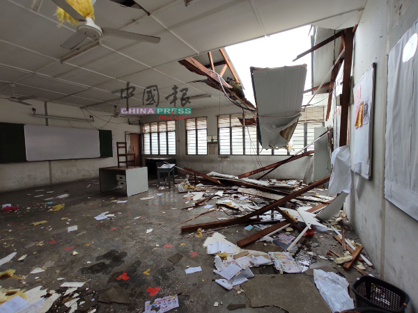2H班课室受到严重破坏。