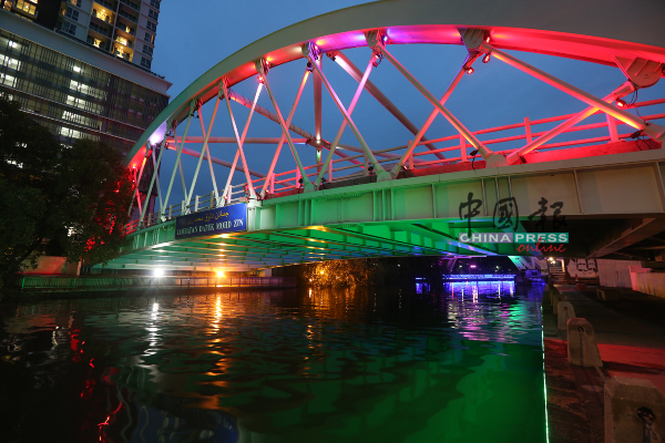 2015年初正式开通的拿督莫哈末晋桥，是横跨The Shore广场及敦阿里路的现代化桥。