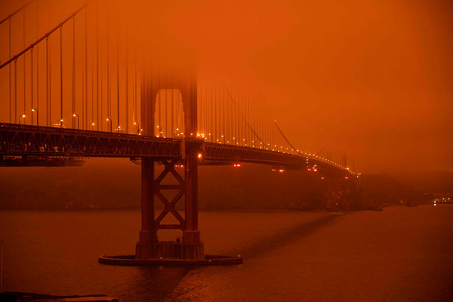 9日可见旧金山海湾大桥都被烟雾笼罩。（法新社）