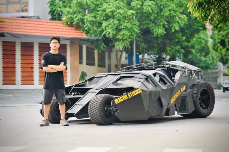 阮大中和自制的“蝙蝠跑车”。