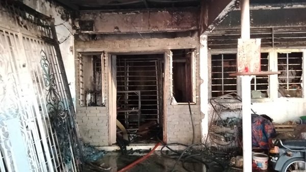 住家烧毁面积达100%，失火原因，有待消拯局作进一步调查。