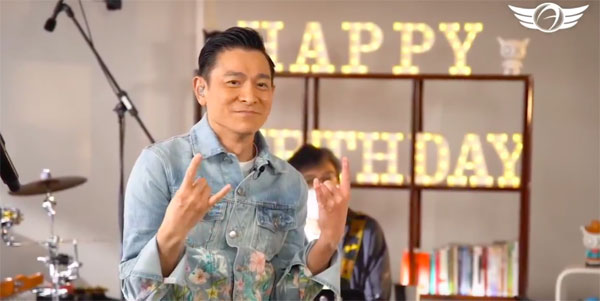 刘德华首次在网上举办《爱的连线生日会》，与全球歌迷一起迎接59岁生日。