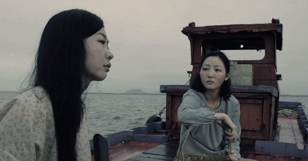 《南巫》由吴俐璇（右）和云镁鑫（左）主演。