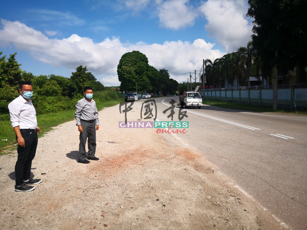 蔡求伟（左）和林千宏建议市政厅，在新村外设立一个“禁止罗厘进入”的告示牌。