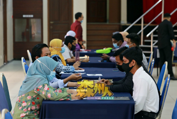 民众只需经过简单面试,符合资格者将会接受4天培训。