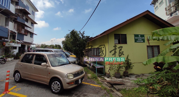 外人长期霸占组屋的土地设幼儿园。