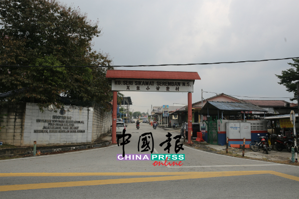 小甘密新村及附近一带接二连三发生抢劫案,村委会将探讨在新村入口处安装闭路电视。