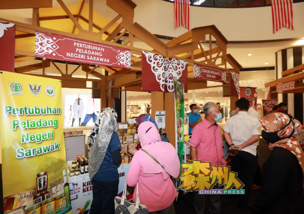 来自砂拉越的道地农基工业产品展销,让森州民众无需乘搭飞机就可一站式搜罗。