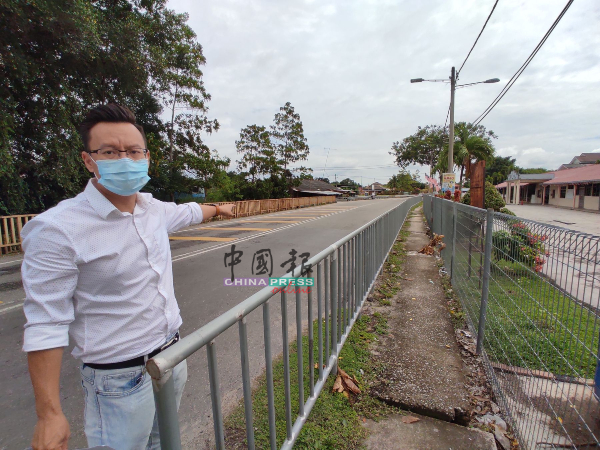 蔡求伟提议加长减速黄线，或铺设地砖提醒公路使用者减速。