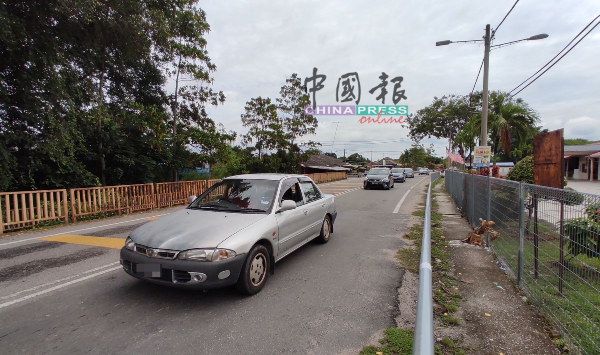 波格芒加路因道路笔直，车速一般都很快。