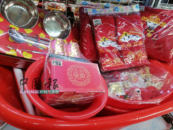 以往农历八月是华人结婚好日子，会带动婚庆用品的销量，今年因疫情的关系，各种喜庆用品的销量慢热。