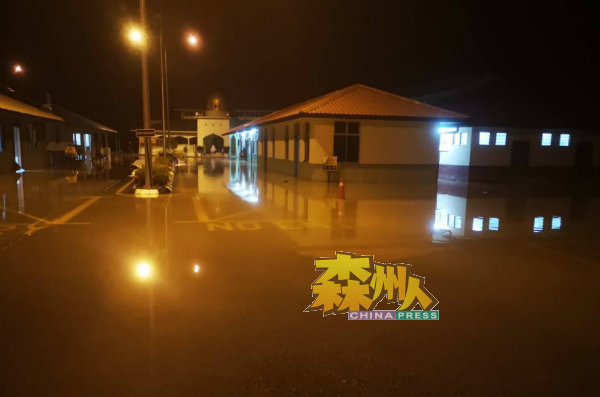 凌晨3时,孤儿及老人中心遭水劫。