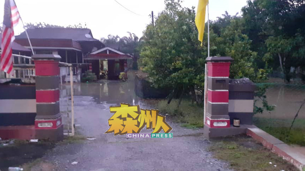 数间巫裔住宅也受水灾影响。