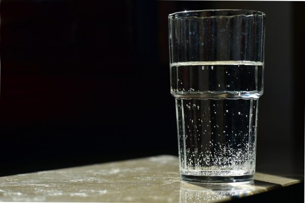 当你经常感到疲惫、免疫力下降等状况时，不妨检查一下自己喝的水是否有问题。