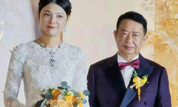 63岁紫金矿业老板再婚，娶38岁的新娘钱冰为妻子。