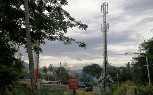 在淡边再也平民屋非法兴建的电讯塔，经过居民向威拉班投诉后，相关工程立马停工。