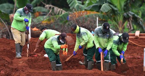 ◤全球大流行◢印尼掘墓工24小时待命 最高纪录一天埋葬46人
