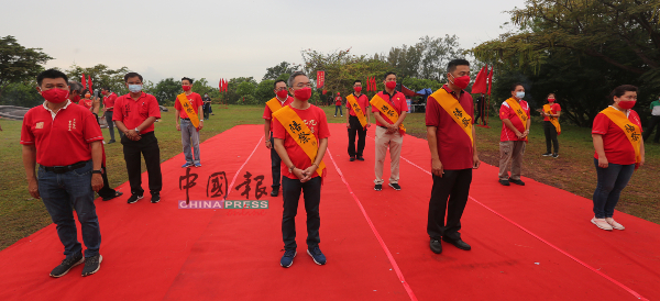 受邀陪祭在三宝山山顶参与祭祀活动。