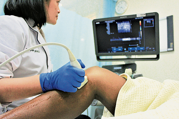 彩色双工超音扫描（Duplex Ultrasound）可以准确做出诊断。