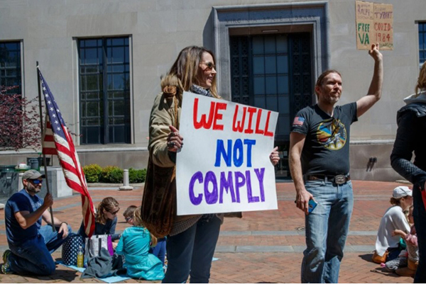 弗吉尼亚州民众今年4月抗议州长诺森颁布的居家令。