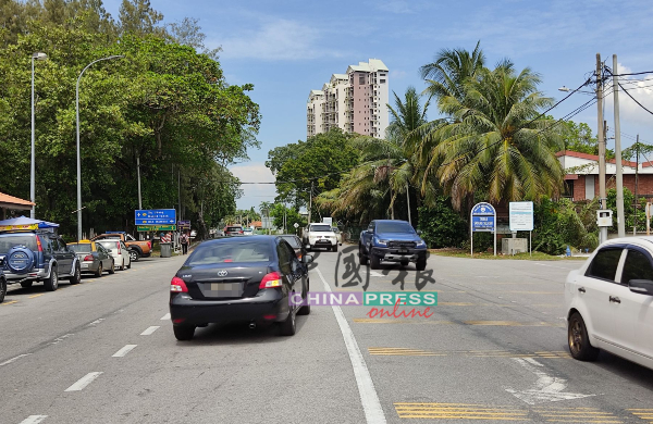 大吉里望交通岛往巴登知甲路口间，有多个路口。