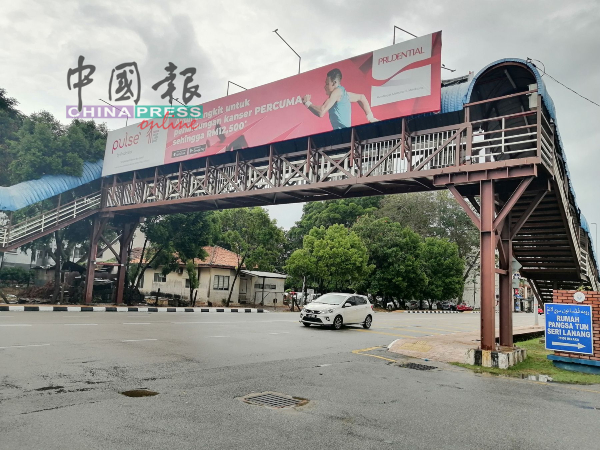 刘志良在11月的州政府，其中一道书面提问是询问市区天桥维修的情况。