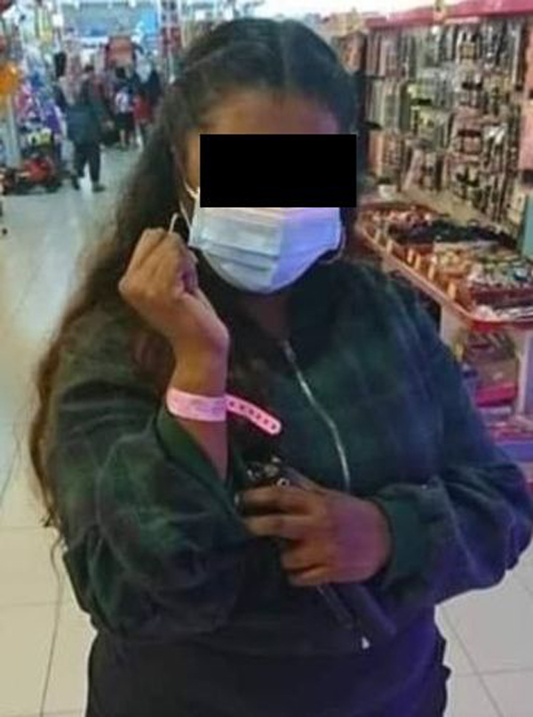 社交媒体流传一名手戴隔离粉红手环的印裔女子，现身甲市某商场。